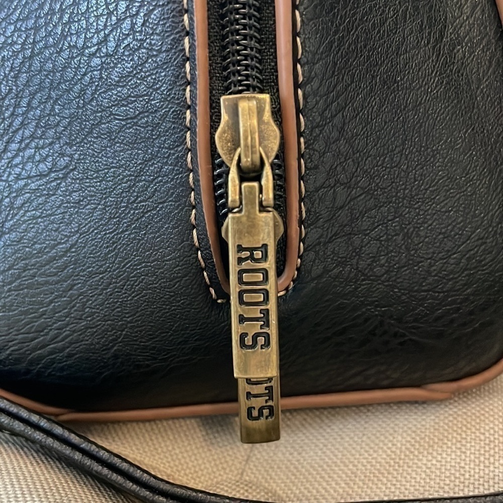 Roots Cross body bag, Faux Vegan Leather Black with Brown Trim EUC - Picture 6 of 16